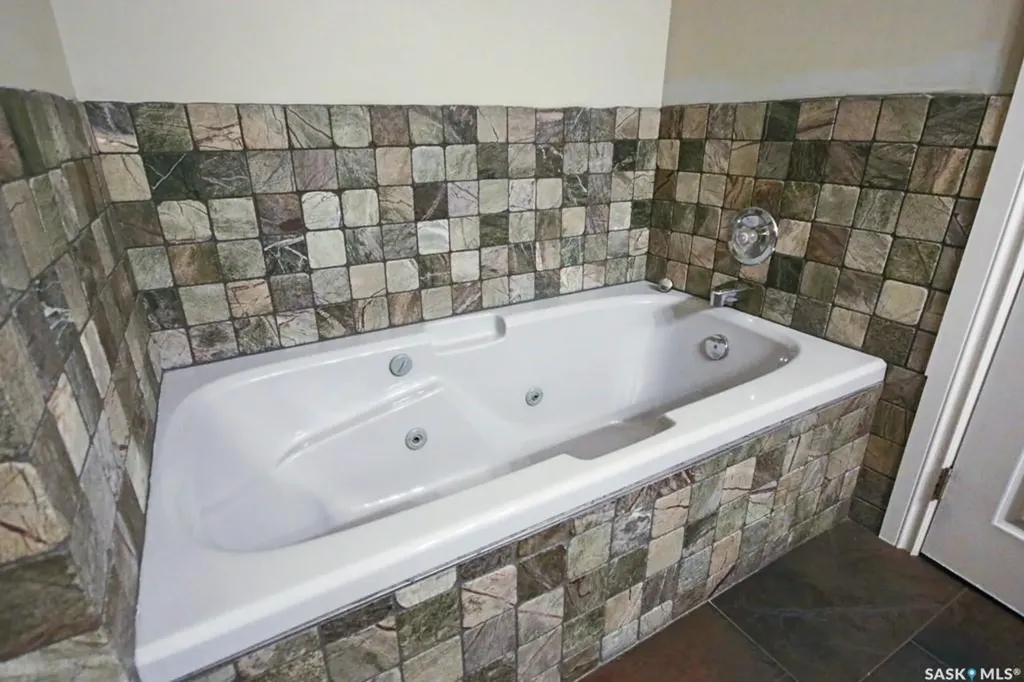 1666 Marshall Crescent Moose Jaw SK S6H 3G7