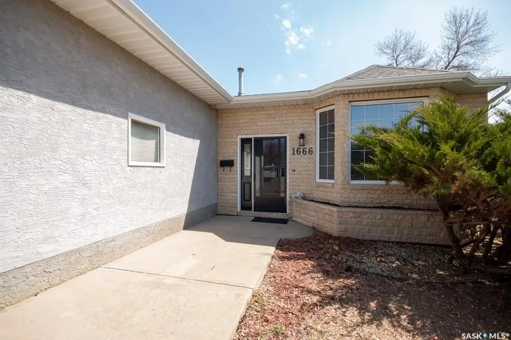 1666 Marshall Crescent Moose Jaw SK S6H 3G7