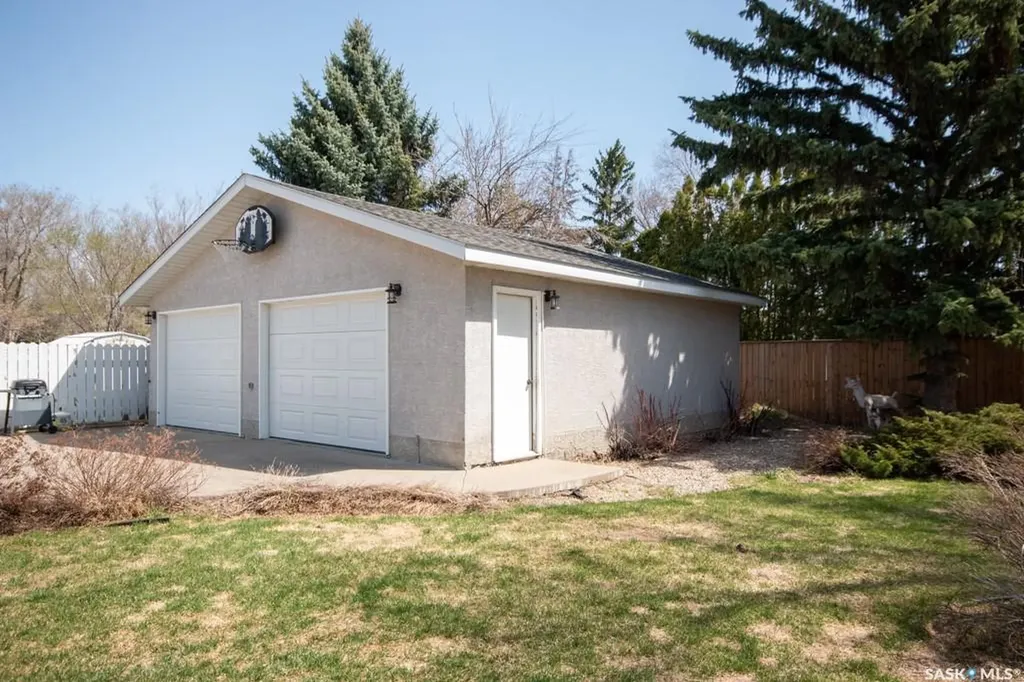 1666 Marshall Crescent Moose Jaw SK S6H 3G7