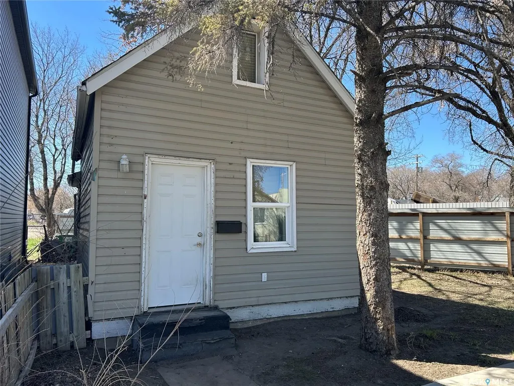 209 I Avenue S Saskatoon SK S7M 1X8