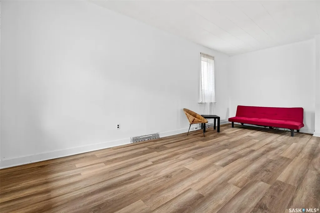 1109 2nd Avenue NE Moose Jaw SK S6H 1C7