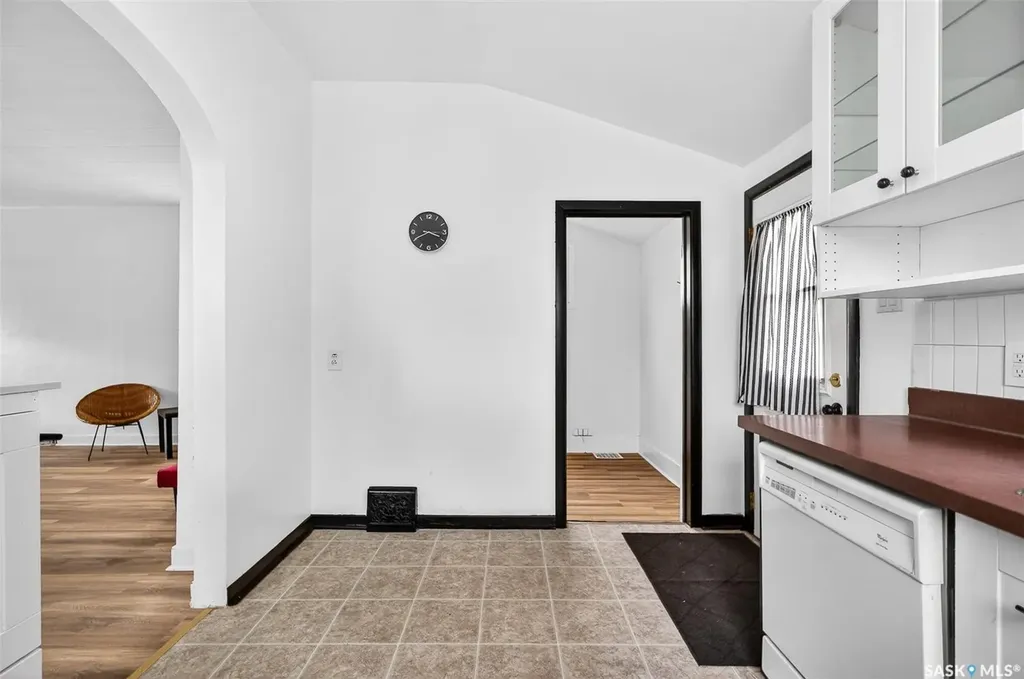 1109 2nd Avenue NE Moose Jaw SK S6H 1C7