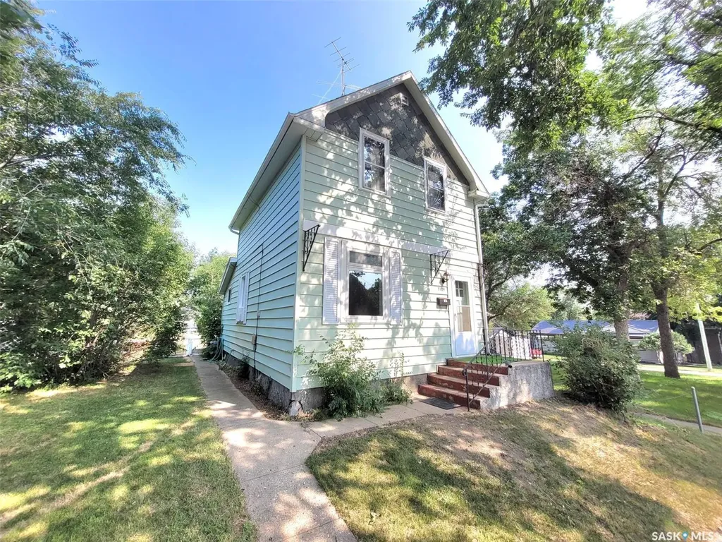 1109 2nd Avenue NE Moose Jaw SK S6H 1C7