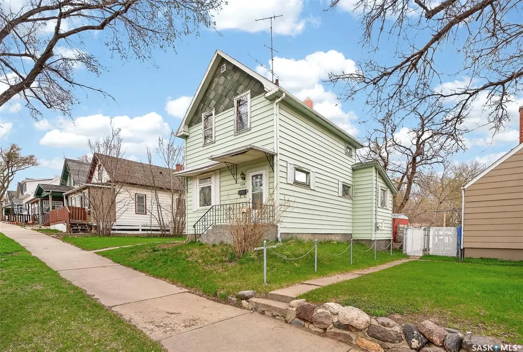 1109 2nd Avenue NE Moose Jaw SK S6H 1C7