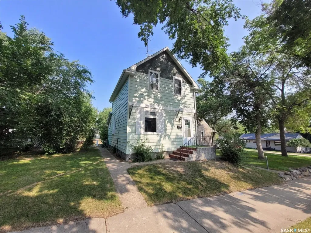 1109 2nd Avenue NE Moose Jaw SK S6H 1C7