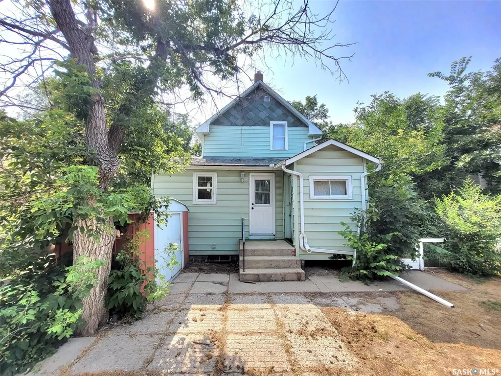 1109 2nd Avenue NE Moose Jaw SK S6H 1C7