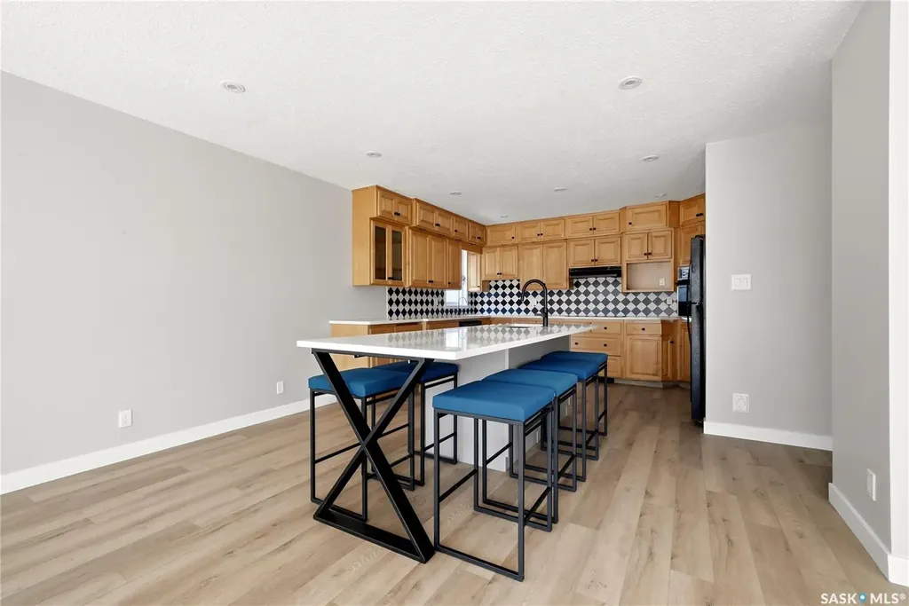 1535 Lee Grayson Crescent N Regina SK S4X 3Z9