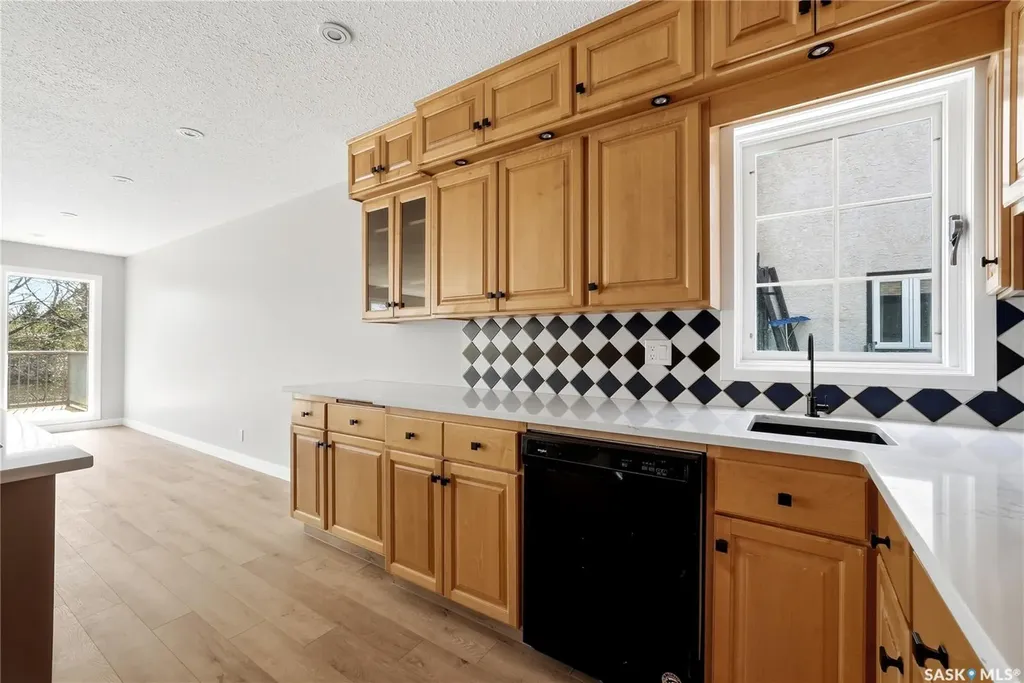 1535 Lee Grayson Crescent N Regina SK S4X 3Z9