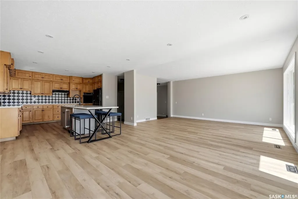 1535 Lee Grayson Crescent N Regina SK S4X 3Z9