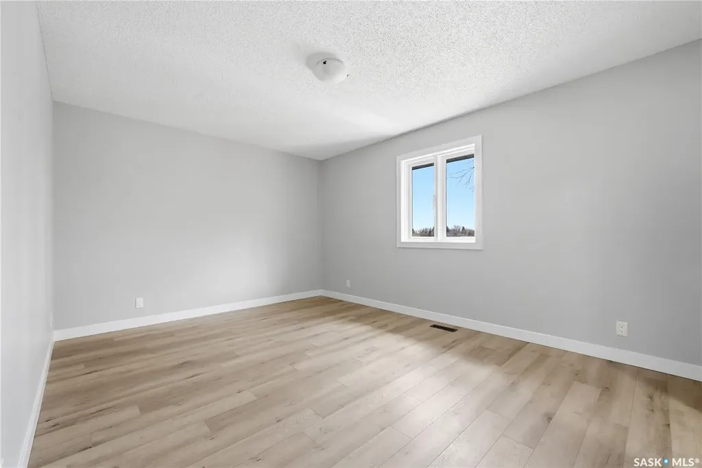 1535 Lee Grayson Crescent N Regina SK S4X 3Z9