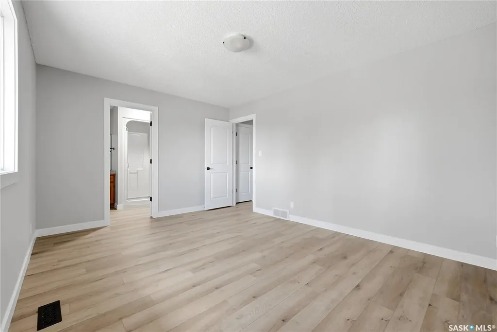 1535 Lee Grayson Crescent N Regina SK S4X 3Z9