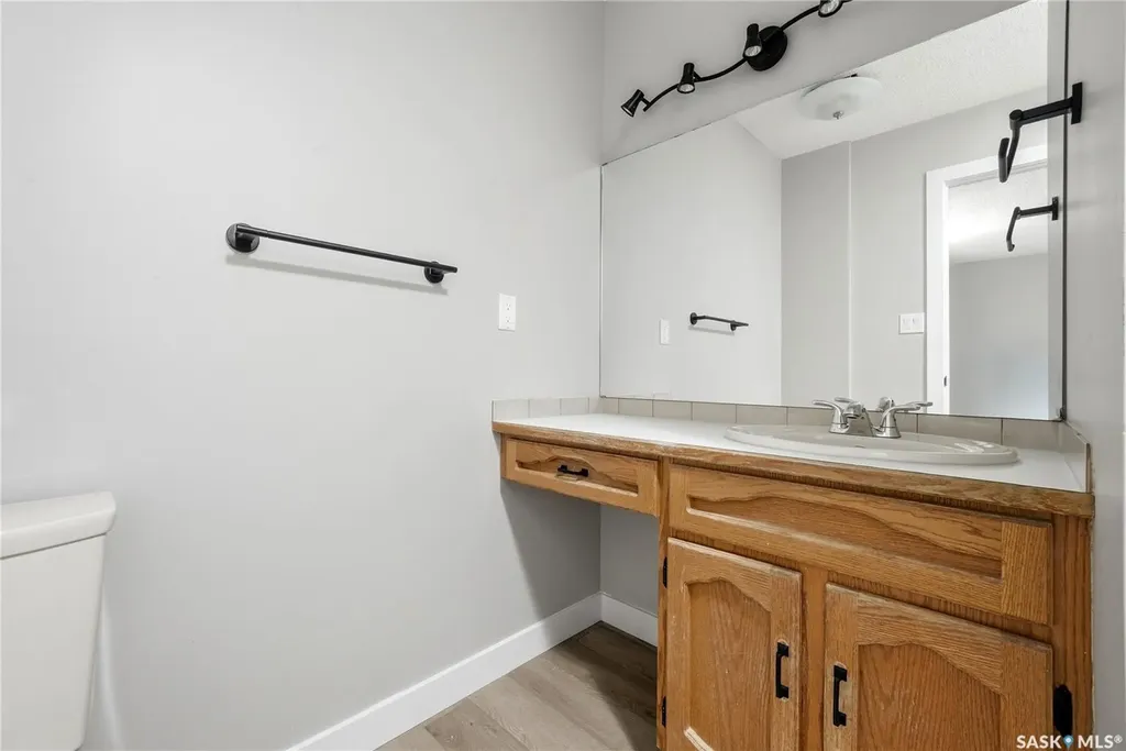 1535 Lee Grayson Crescent N Regina SK S4X 3Z9
