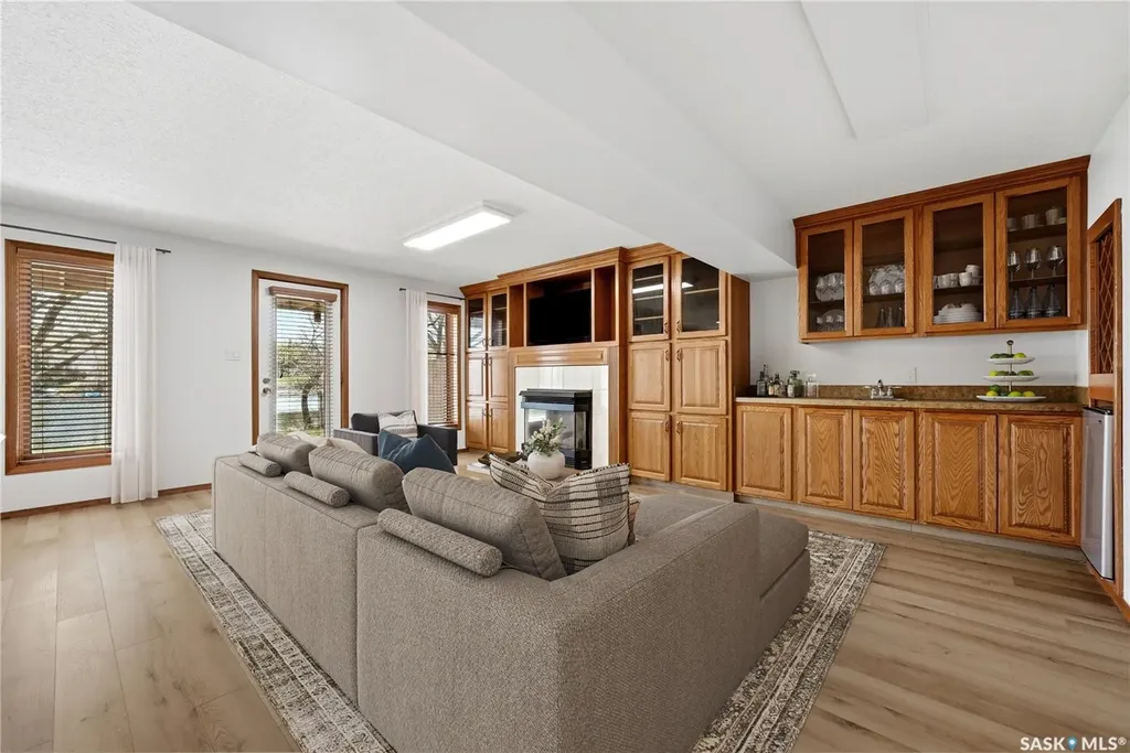 1535 Lee Grayson Crescent N Regina SK S4X 3Z9