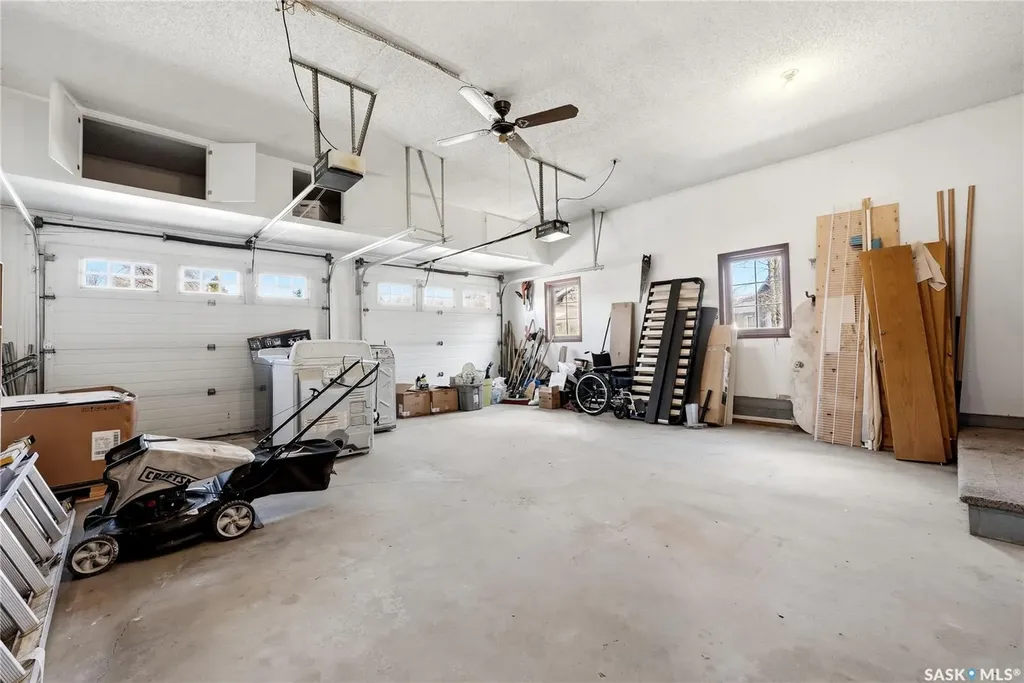 1535 Lee Grayson Crescent N Regina SK S4X 3Z9