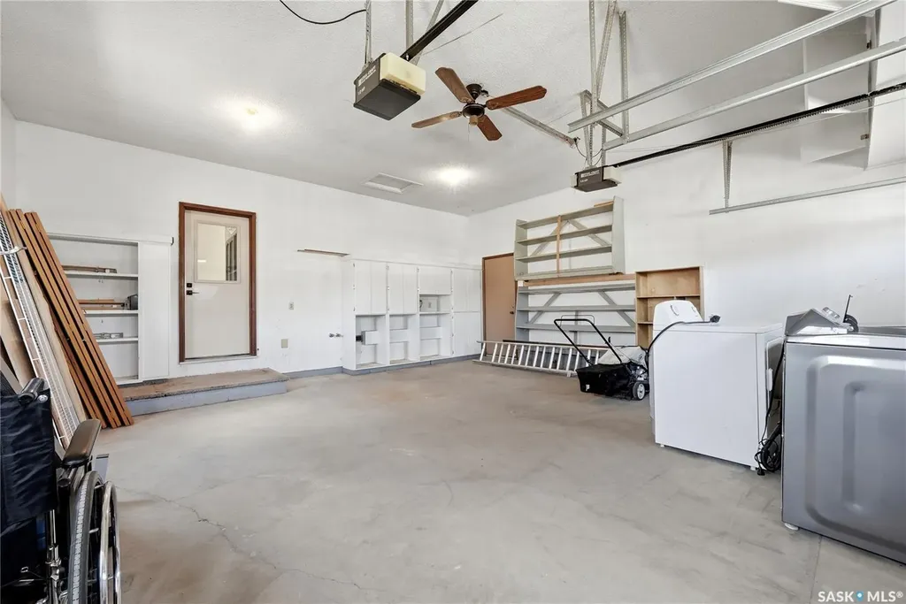 1535 Lee Grayson Crescent N Regina SK S4X 3Z9