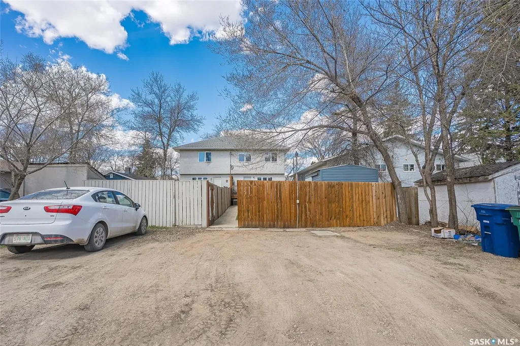 1122 12th Street E Saskatoon SK S7H 0E2