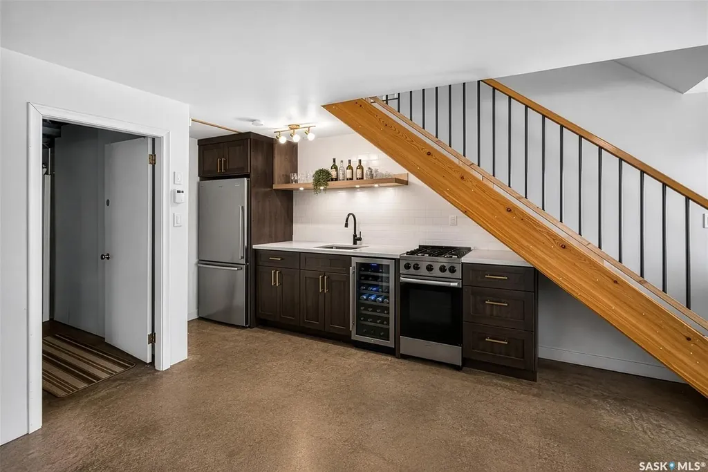 739 Tatanka Drive South Lake SK S0H 2X0