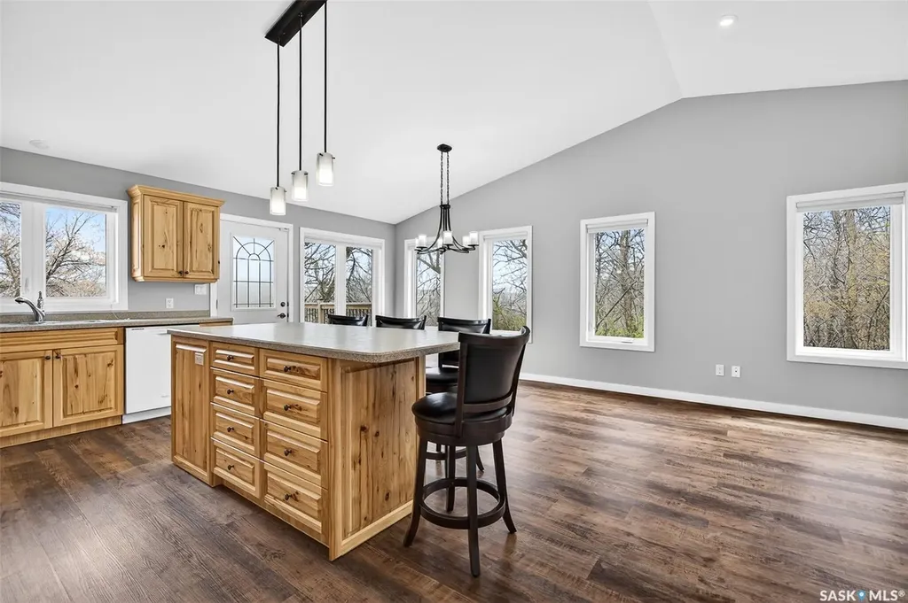 739 Tatanka Drive South Lake SK S0H 2X0