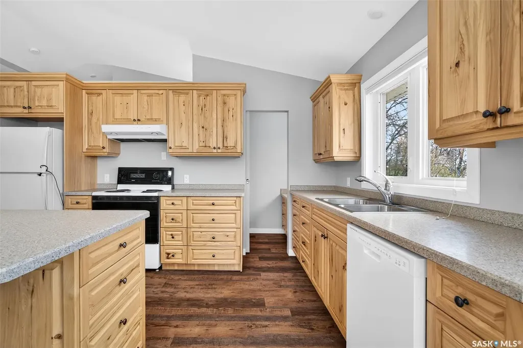 739 Tatanka Drive South Lake SK S0H 2X0