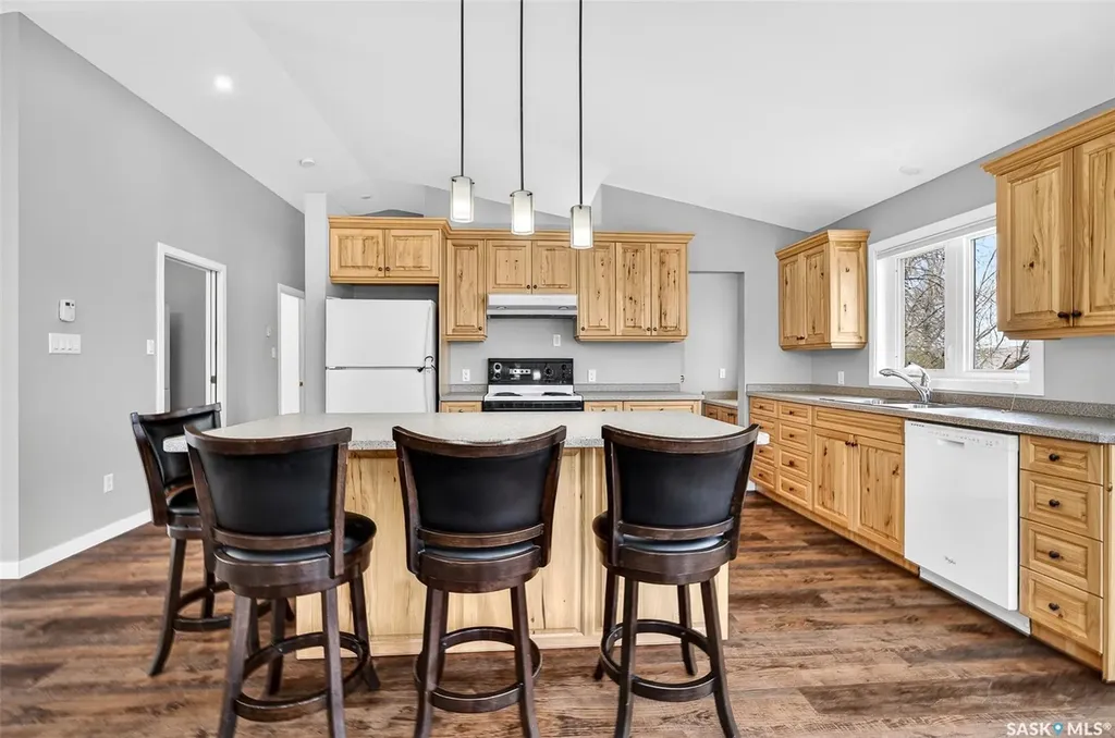 739 Tatanka Drive South Lake SK S0H 2X0