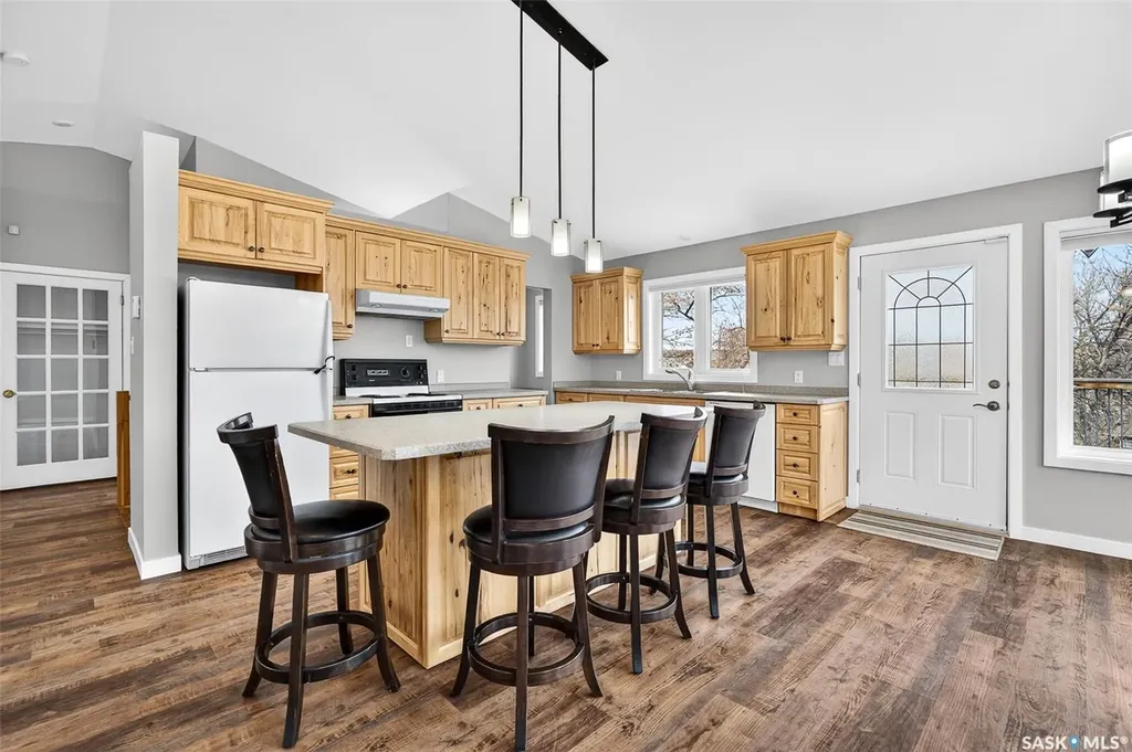 739 Tatanka Drive South Lake SK S0H 2X0