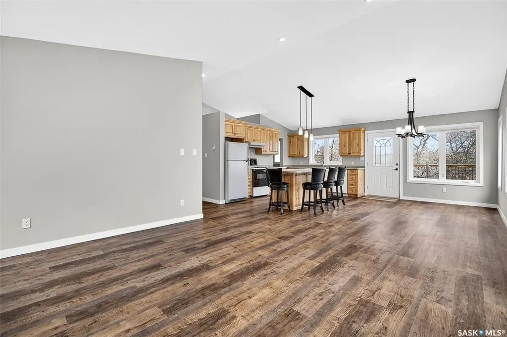 739 Tatanka Drive South Lake SK S0H 2X0