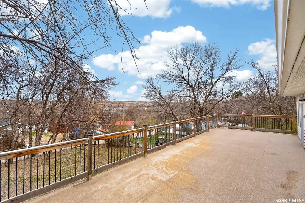 739 Tatanka Drive South Lake SK S0H 2X0
