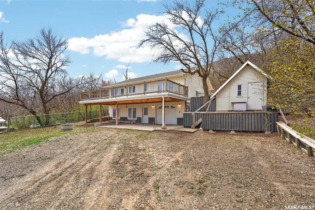 739 Tatanka Drive South Lake SK S0H 2X0