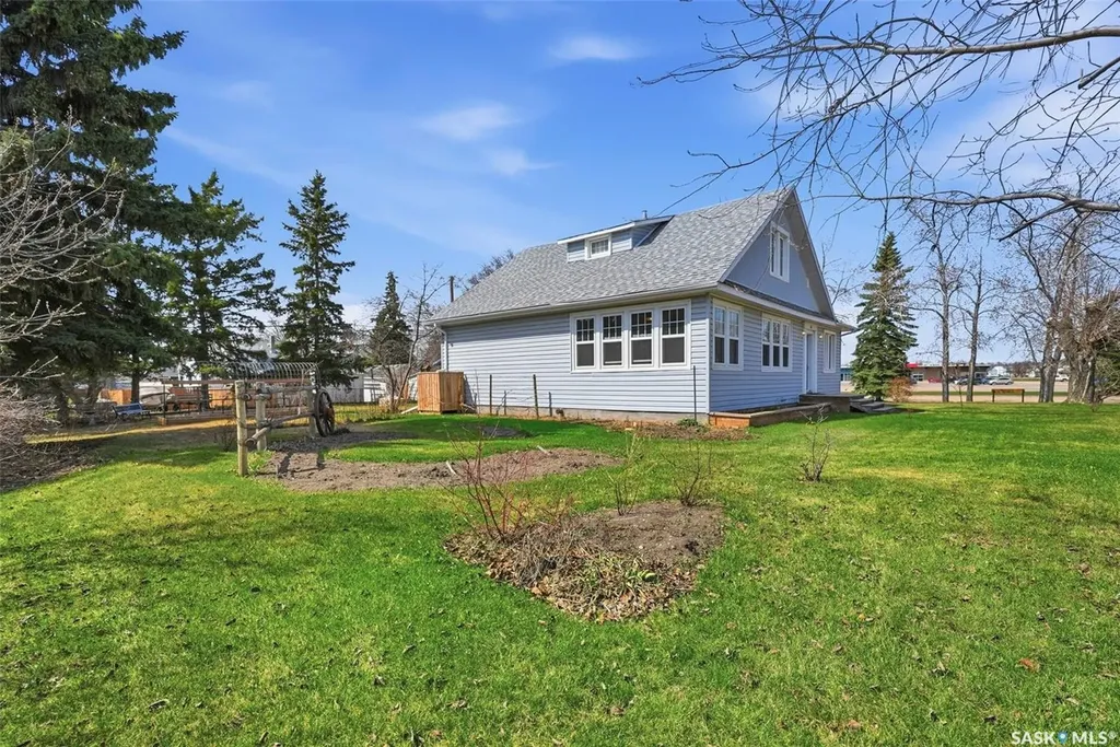 62 Antrim Street Lanigan SK S0K 2M0