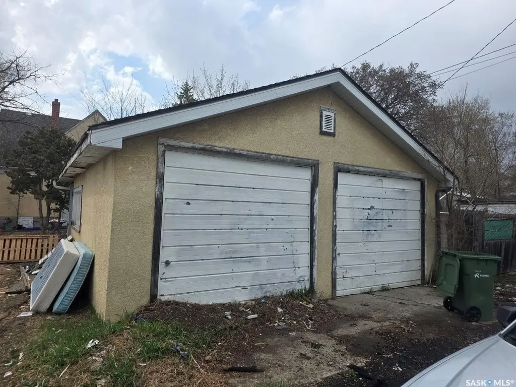 1167 Elphinstone Street Regina SK S4T 3M2