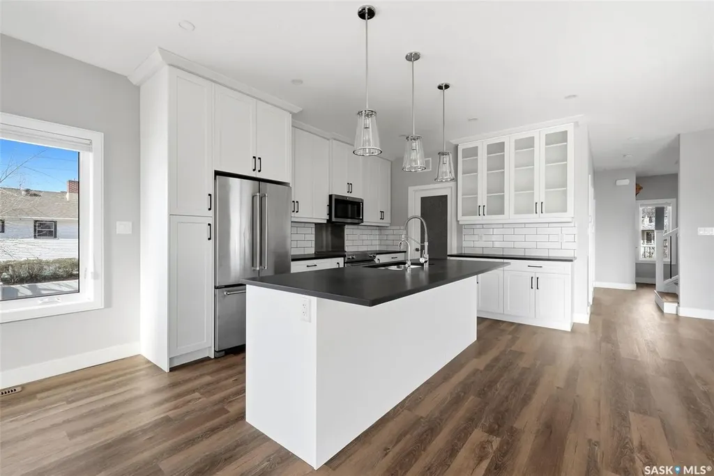 2100 Queen Street Regina SK S4T 4C3