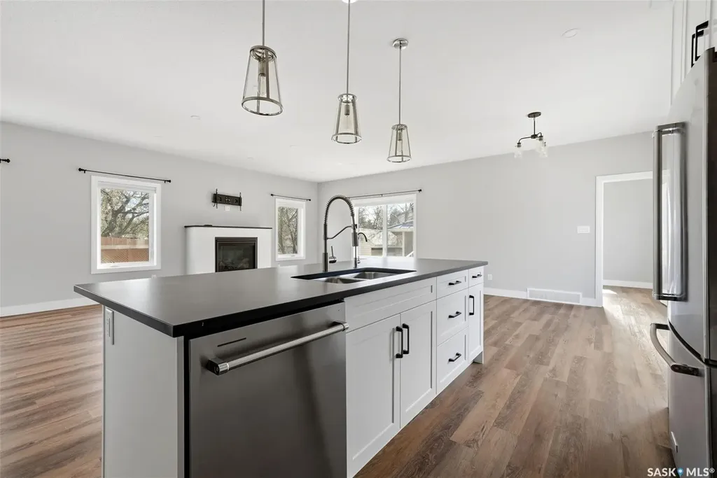 2100 Queen Street Regina SK S4T 4C3