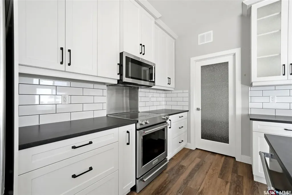 2100 Queen Street Regina SK S4T 4C3