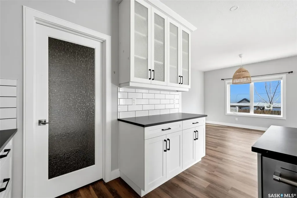 2100 Queen Street Regina SK S4T 4C3