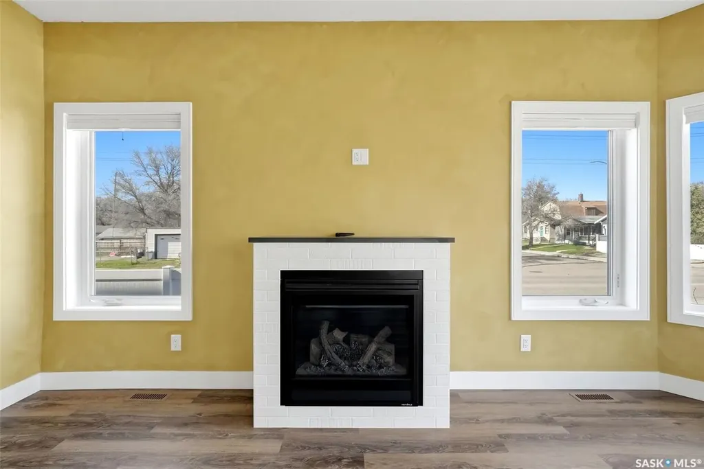 2100 Queen Street Regina SK S4T 4C3