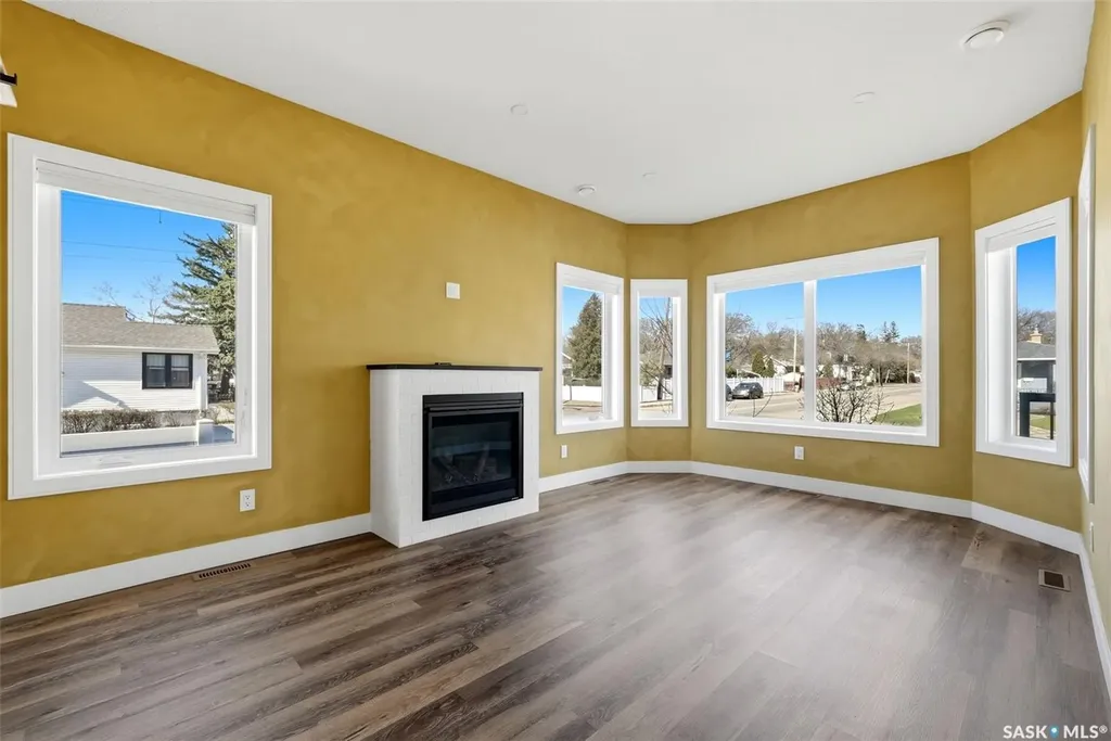 2100 Queen Street Regina SK S4T 4C3