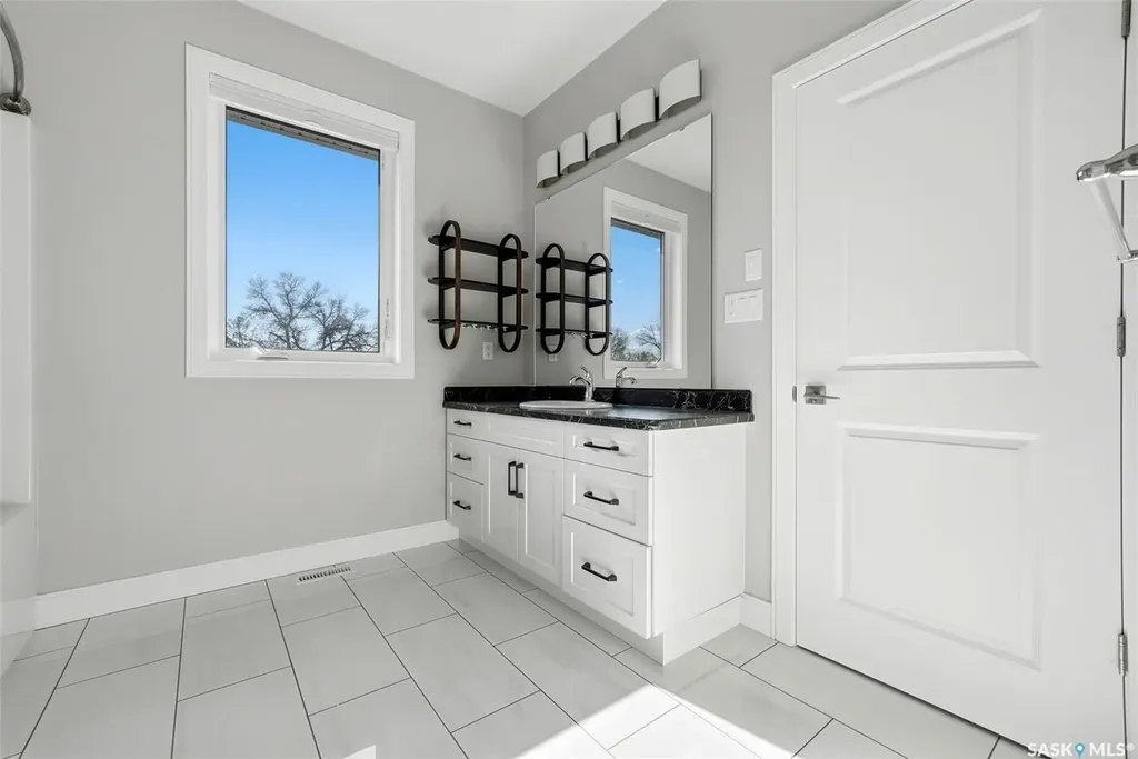 2100 Queen Street Regina SK S4T 4C3