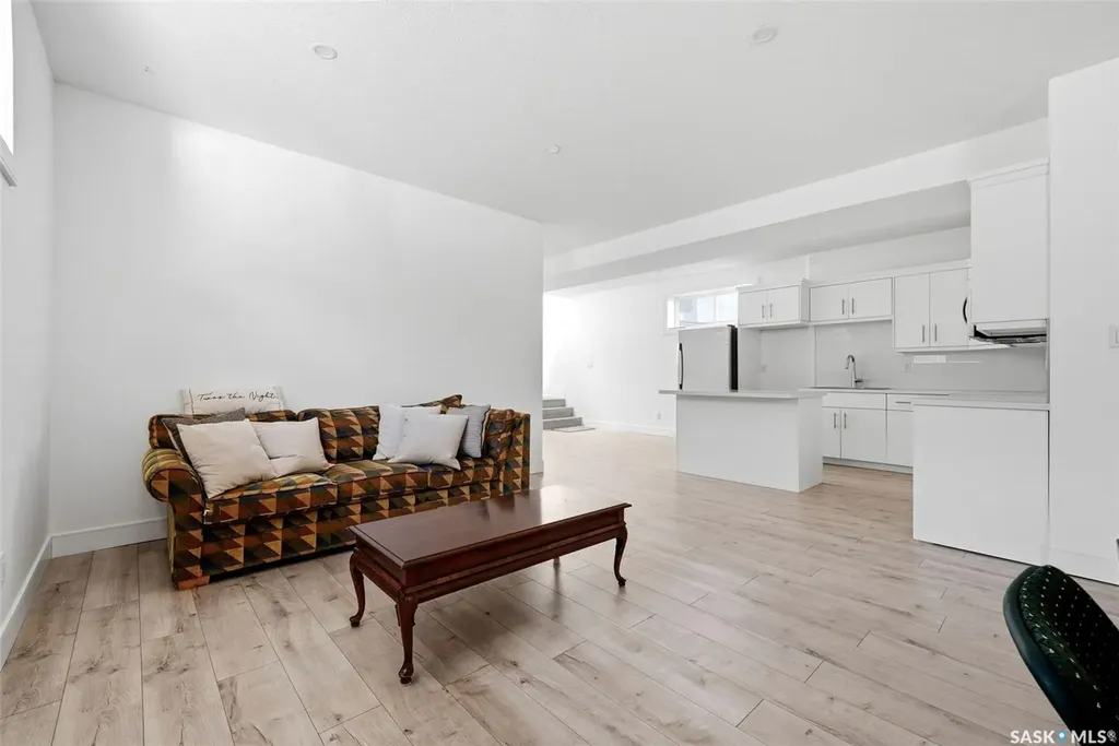 2100 Queen Street Regina SK S4T 4C3
