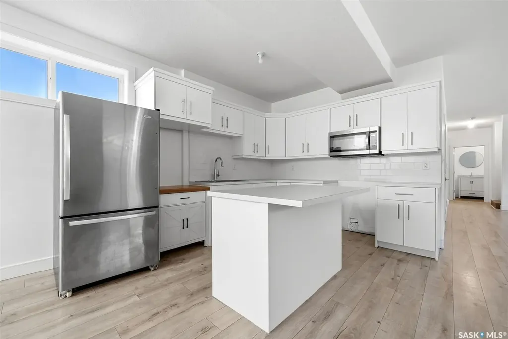 2100 Queen Street Regina SK S4T 4C3