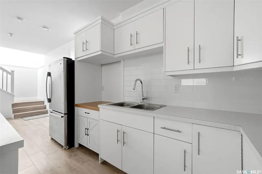 2100 Queen Street Regina SK S4T 4C3