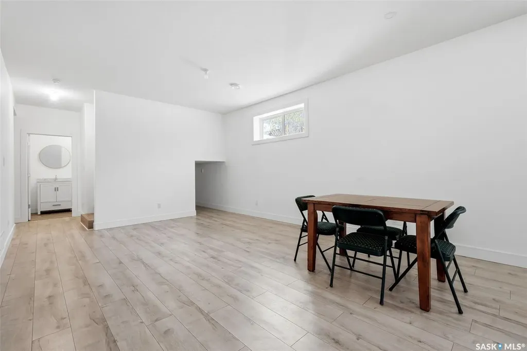 2100 Queen Street Regina SK S4T 4C3