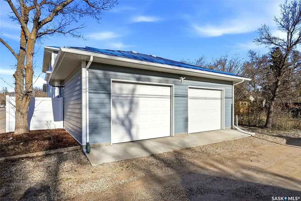 2100 Queen Street Regina SK S4T 4C3