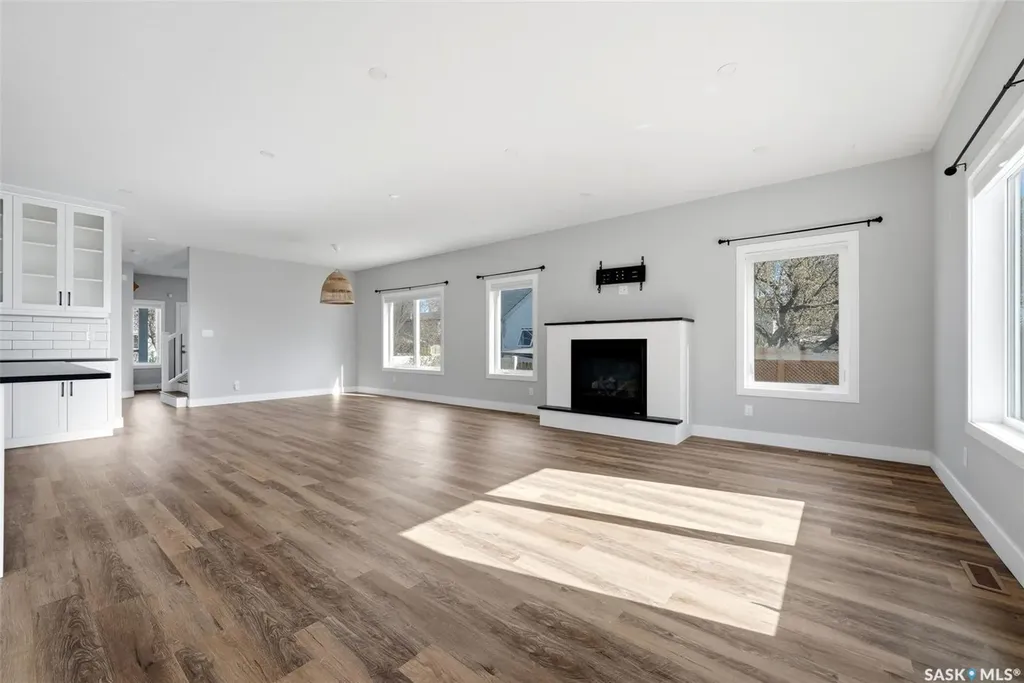 2100 Queen Street Regina SK S4T 4C3