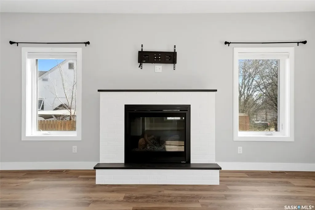 2100 Queen Street Regina SK S4T 4C3