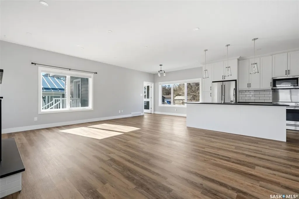 2100 Queen Street Regina SK S4T 4C3