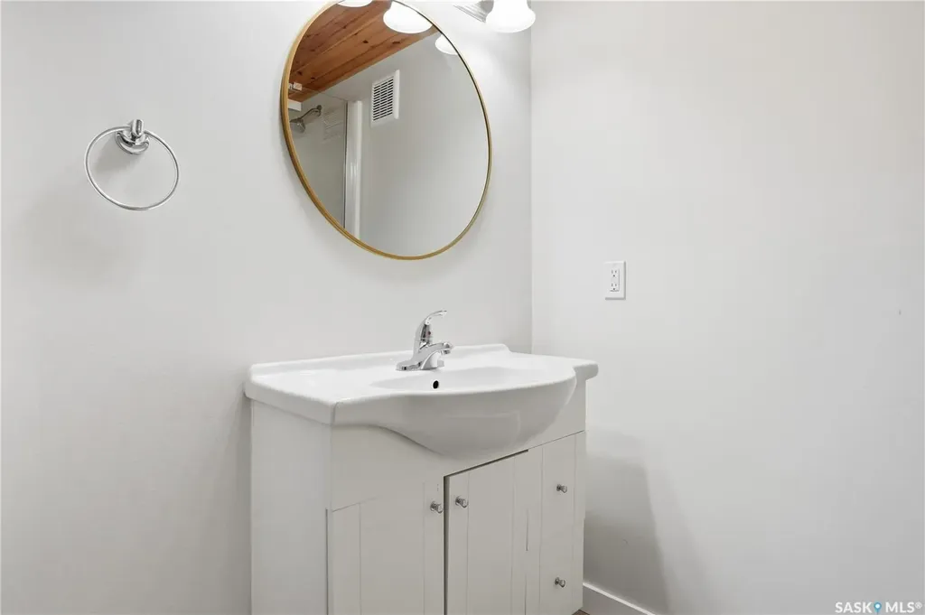 58 Nelles Street Regina SK S4X 1M4