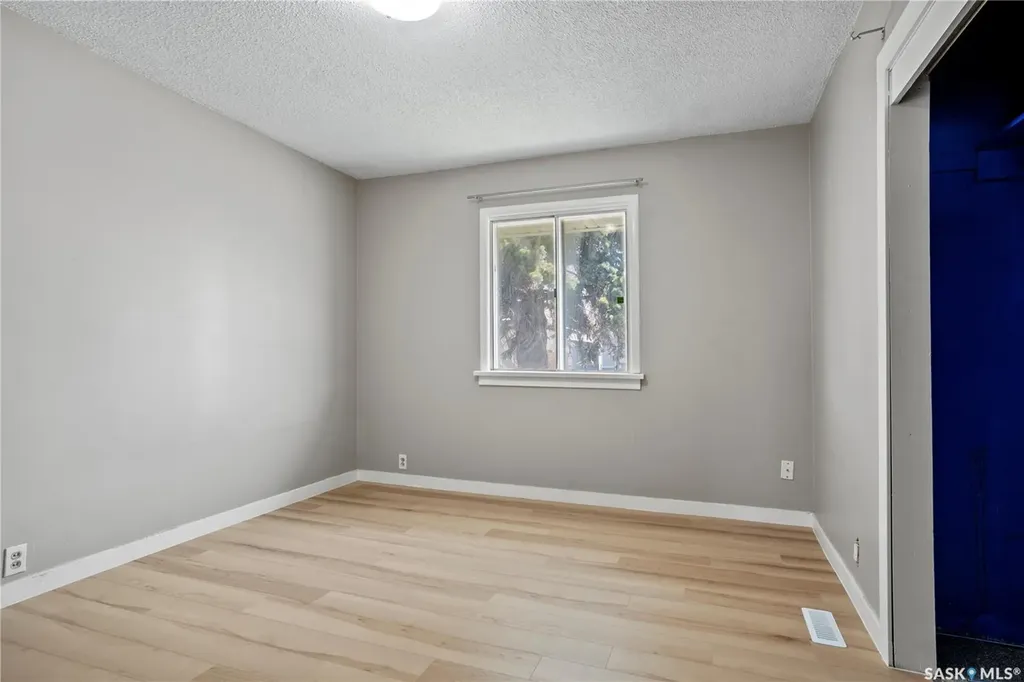 978 Lindsay Street Regina SK S4N 3A6