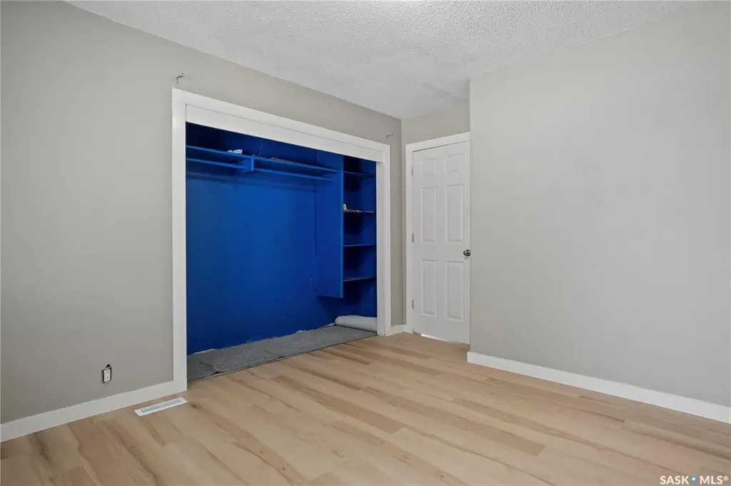 978 Lindsay Street Regina SK S4N 3A6