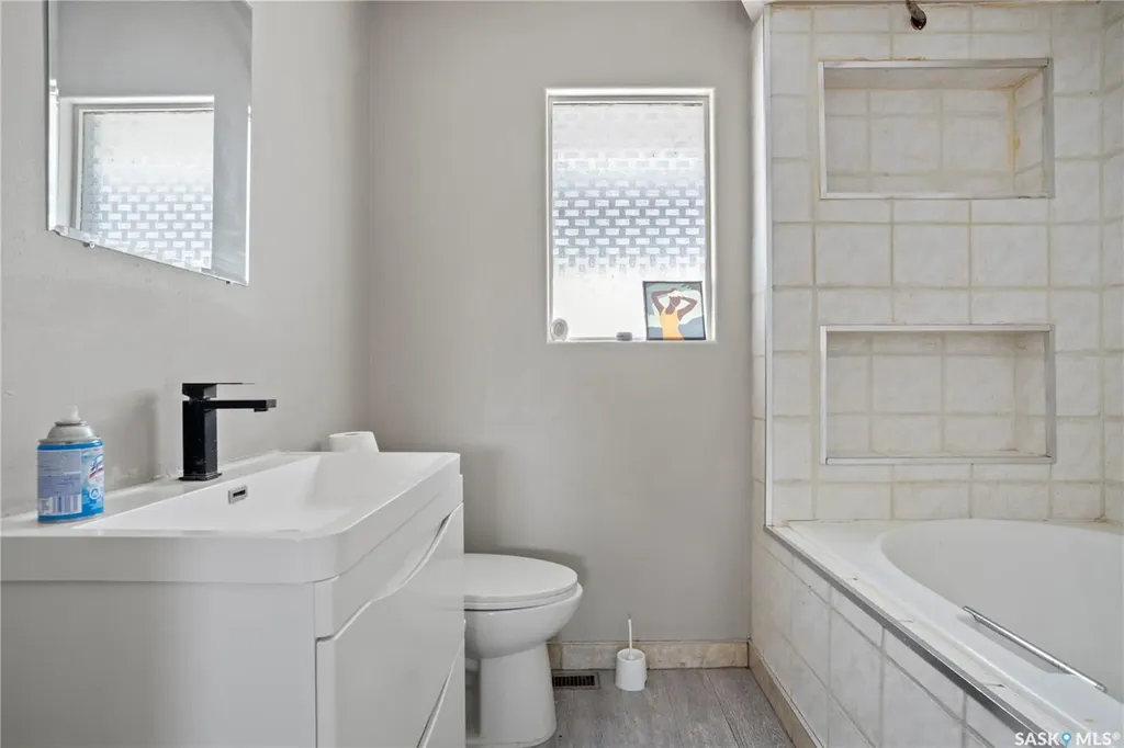 978 Lindsay Street Regina SK S4N 3A6