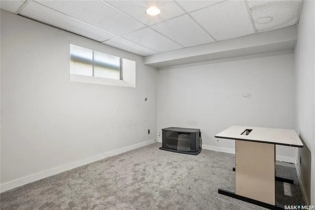 978 Lindsay Street Regina SK S4N 3A6